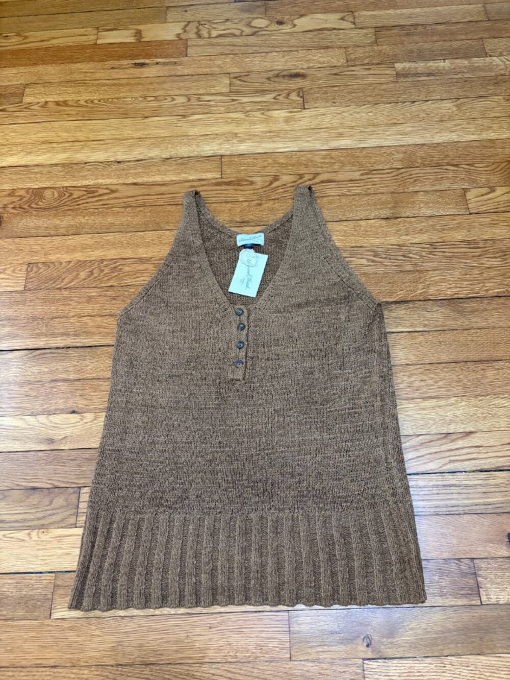 Universal Thread Womens Sleeveless Knit Tank Top 1/4 Button Size Large Brown NWT